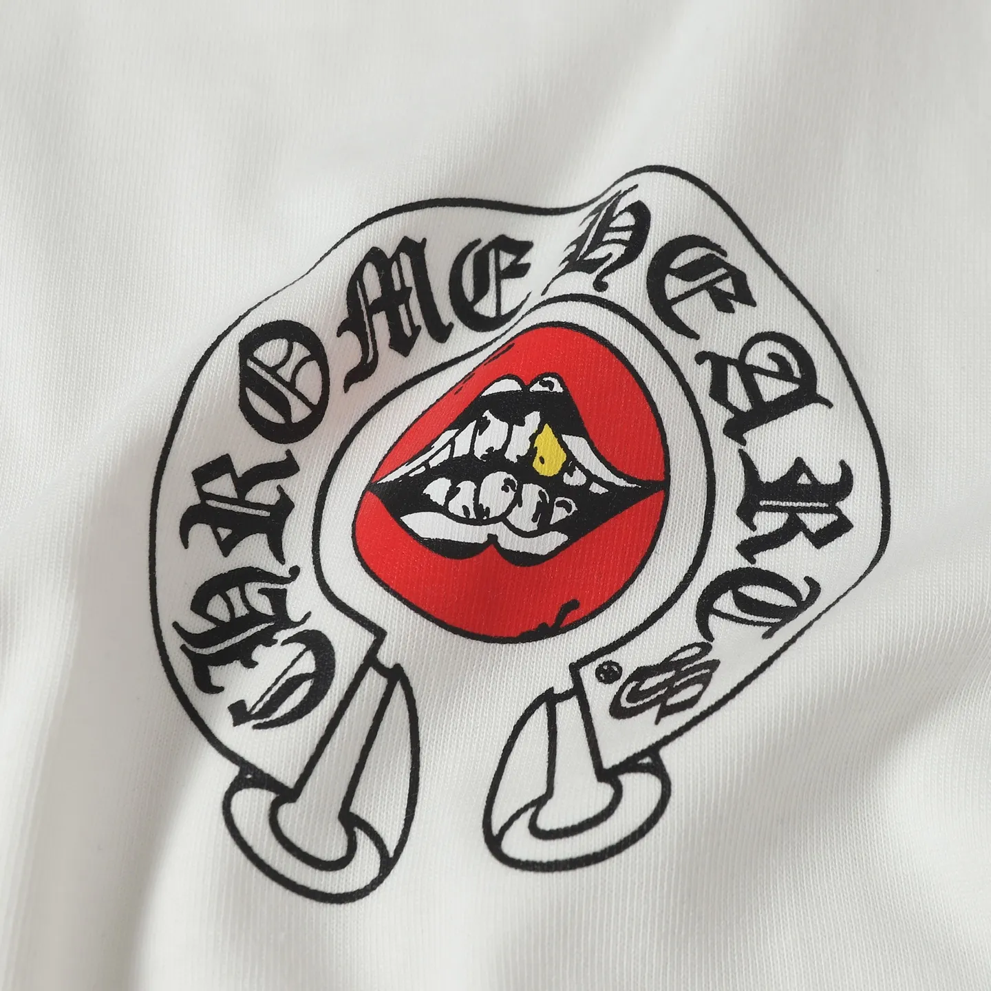 🅿️180 Chrome Hearts 25ss red lips flag printed short-sleeved T-shirt. Loose fit high-density knitted fabric, 280g double yarn, 1*1 double yarn thread, soft and comfortable to the touch, no deformation, os dropped shoulders, loose fit, same style for men and women. Color: White Size: XS-L